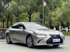Lexus ES 200 Excellence Edition - ფოტო 3