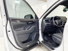 Toyota Crown Venza 2022 2.5L HEV AWD Premium - ფოტო 13