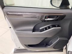 Toyota Crown Venza 2022 2.5L HEV AWD Premium - ფოტო 14