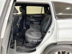 Toyota Crown Venza 2022 2.5L HEV AWD Premium - ფოტო 17