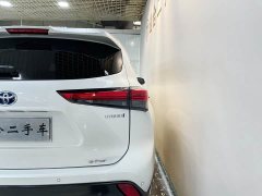 Toyota Crown Venza 2022 2.5L HEV AWD Premium - ფოტო 8