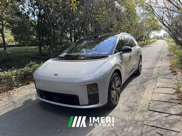 Li Auto i8 Standard Edition - ავტომობილი ჩინეთიდან