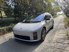Li Auto i8 Standard Edition - ფოტო 1