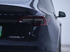 Tesla Model Y Rear-Wheel Drive - ფოტო 10