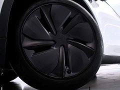 Tesla Model Y Rear-Wheel Drive - ფოტო 17