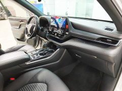 Toyota Crown Venza 2021 2.5L HEV AWD Premium - ფოტო 12