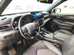 Toyota Crown Venza 2021 2.5L HEV AWD Premium - ფოტო 9