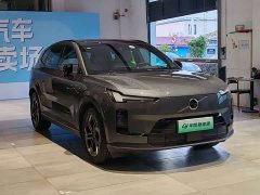 Volvo XC70 Plug-in Hybrid 2026 Two-Wheel Drive Long Range Core - ფოტო 3