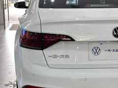 Volkswagen Sagitar 300TSI DSG Excellence Edition - ფოტო 15