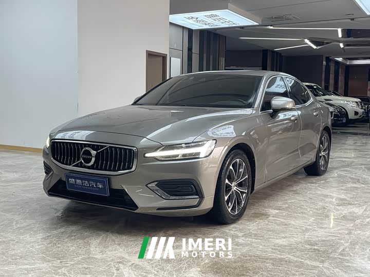 Volvo S60 B4 Smart Luxury Edition - ავტომობილი ჩინეთიდან