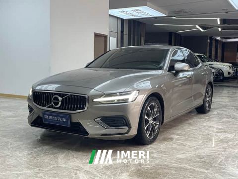 2022 Volvo S60 B4 Smart Luxury Edition