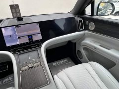 AITO M9 Extended Range Ultra 42kWh 6-Seater - ფოტო 7