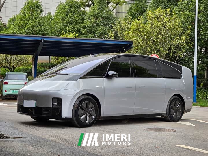 Li Auto MEGA Home Family Edition