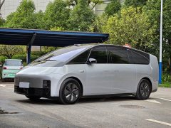 Li Auto MEGA Home Family Edition - ფოტო 1