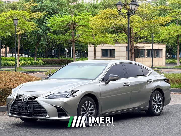 Lexus ES 300h Premium Edition