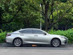 Lexus ES 300h Premium Edition - ფოტო 4