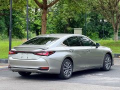 Lexus ES 300h Premium Edition - ფოტო 5