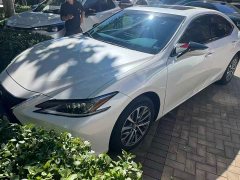 Lexus ES 200 Excellence Edition - ფოტო 1