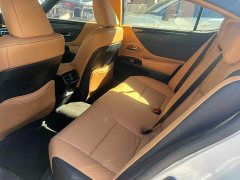 Lexus ES 200 Excellence Edition - ფოტო 7