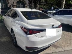Lexus ES 200 Excellence Edition - ფოტო 9
