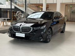 BMW 5 Series 525Li M Sport Package - ფოტო 1