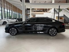 BMW 5 Series 525Li M Sport Package - ფოტო 11