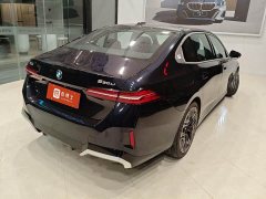 BMW 5 Series 530Li Luxury M Sport Package - ფოტო 2