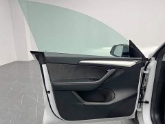 Tesla Model Y Long Range All-Wheel Drive - ფოტო 13