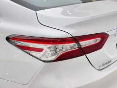 Toyota Camry 2.0G Luxury - photo 18