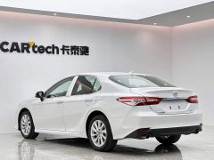 Toyota Camry 2.0G Luxury - photo 3
