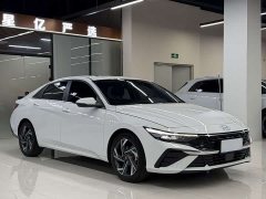 Hyundai Elantra 2023 1.5L CVT Luxury - ფოტო 3