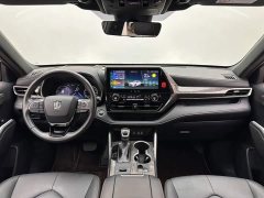 Toyota Crown Venza 2.5L HEV AWD Premium - ფოტო 10