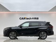 Toyota Crown Venza 2.5L HEV AWD Premium - ფოტო 2