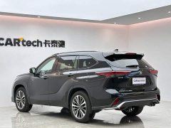 Toyota Crown Venza 2.5L HEV AWD Premium - ფოტო 3