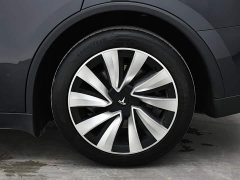 Tesla Model Y Rear-Wheel Drive - ფოტო 10