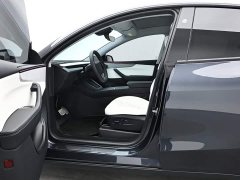 Tesla Model Y Rear-Wheel Drive - ფოტო 11