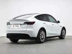 Tesla Model Y Rear-Wheel Drive - ფოტო 3
