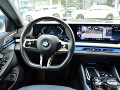 BMW 5 Series 530Li Luxury M Sport Package - ფოტო 11