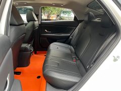 Hyundai Elantra 2023 1.5L CVT Luxury - ფოტო 10