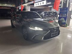 Lexus ES 200 Excellence Edition - ფოტო 3