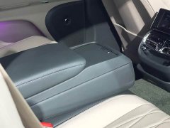 Bentley Flying Spur 4.0T V8 Standard Edition - ფოტო 16