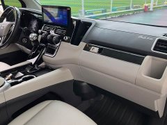 Toyota HIACE 2022 3.5L Automatic 7-Seater - ფოტო 12
