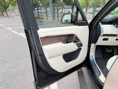 Land Rover Range Rover 3.0 L6 400PS Extended Wheelbase Seven-Seater - ფოტო 10