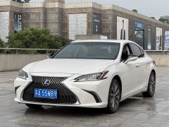 Lexus ES 2020 300h Excellence Edition - ფოტო 1