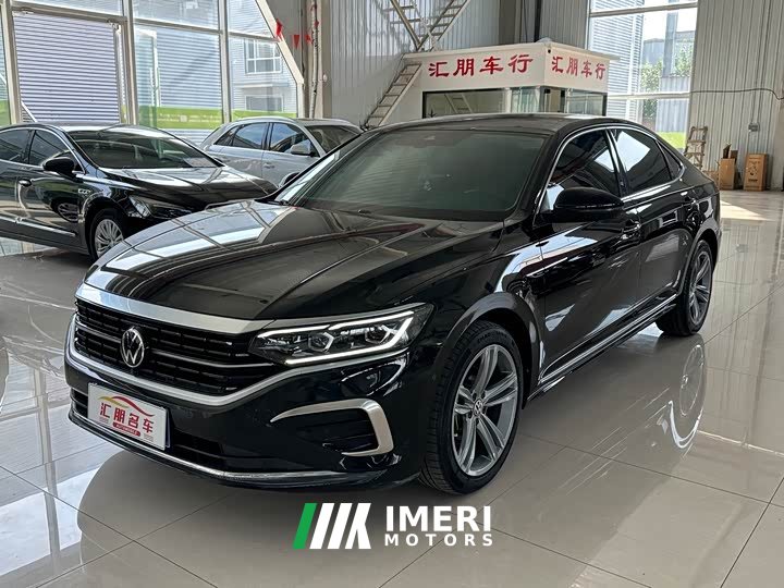Volkswagen Passat 330TSI Luxury