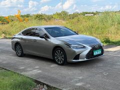 Lexus ES 300h Premium Edition - ფოტო 1