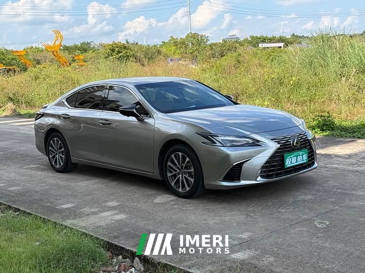 Lexus ES 300h Premium Edition