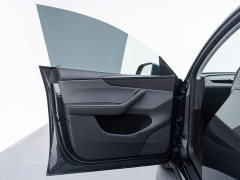 Tesla Model Y Rear-Wheel Drive - ფოტო 11