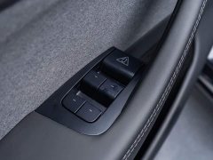 Tesla Model Y Rear-Wheel Drive - ფოტო 12
