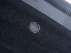 Tesla Model Y Rear-Wheel Drive - ფოტო 18